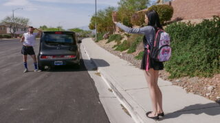 Dulce chica de secundaria tiene sexo con su profesor de gimnasia después de clases