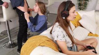 A una adolescente le encanta follar con el novio de su hermana