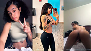 Dominicana Flaca La Meli Abierta en 4 haciendose una paja