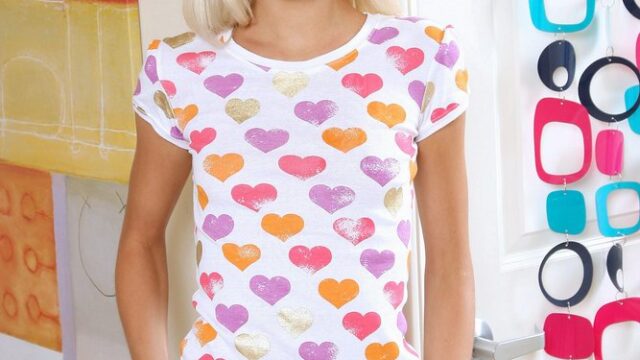 La pequeña adolescente Franziska posando desnuda (video interior)