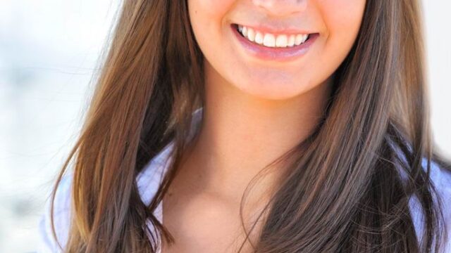 Modelo sexy lo mezcla en una sesión sensual y provocativa