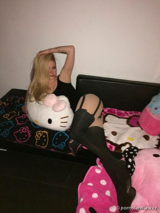 Avril Lavigne desnuda cayó en la red - Foto 172700
