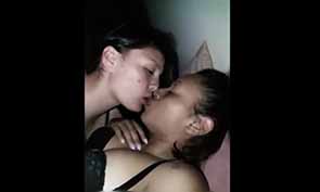 Venezolana E Colombina En Acción Rico