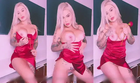 Cachonda Cintia Cossio Para El Fan Que le Regalo la Rosa
