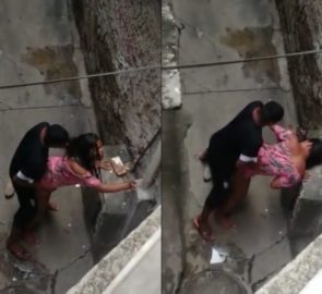 Negra pillada rapando en la calle de toque de queda