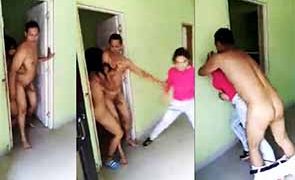 Pillo A Su Esposo Follando A La Vecina Nueva E la Jala A Golpes