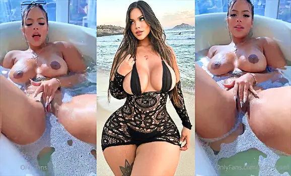 Gracie Bon Desnuda En El Jacuzzi Tocandose