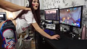 Chica gamer follando por un ps4- Al estilo el perrito