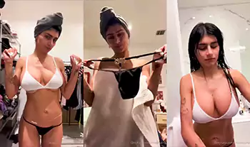 Arab Mia khalifa Loves Showing Her Black Panties To Her Fans