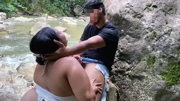 Video porno de Puerto Rico follando a la gordita en el rio