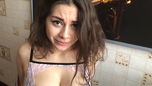 Chica mala se porta muy mal con su macho
