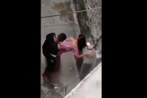 Rapando en el callejón un rapidito