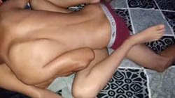 Pago una chica para tener sexo pero esta flojo